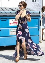 欧美模特裙装街拍视频,模特裙装街拍潮流解析