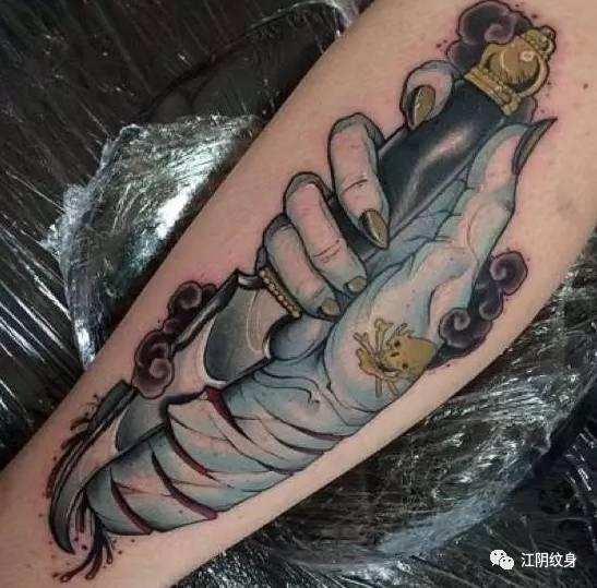 欧美纹身小腿小丑女视频