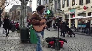 欧美街头表演视频,欧美街头表演魅力瞬间