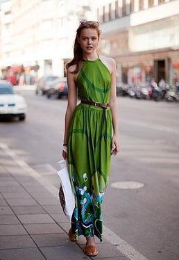 欧美街拍花篮视频,花篮元素引领潮流街拍风采