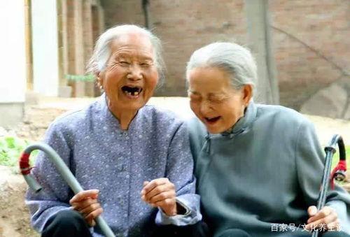 欧美无孩老人养老视频,独立与挑战并存